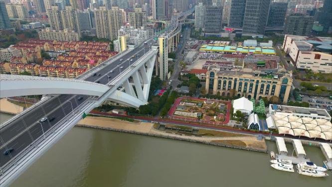 上海市黄浦江卢浦大桥车流船只延时风景视频素材9