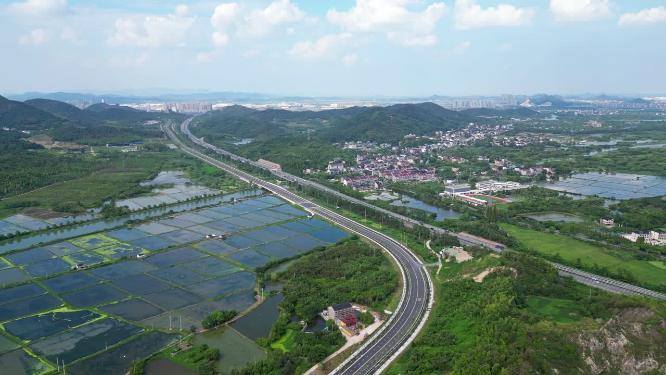 航拍浙江莫干山脚下大片水稻田以及乡村建设