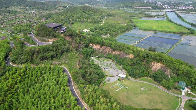 航拍浙江莫干山脚下大片水稻田以及乡村建设