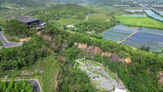 航拍浙江莫干山脚下大片水稻田以及乡村建设