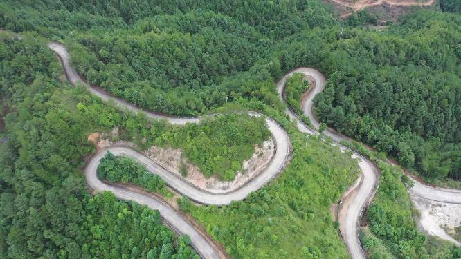 十八格盘山公路