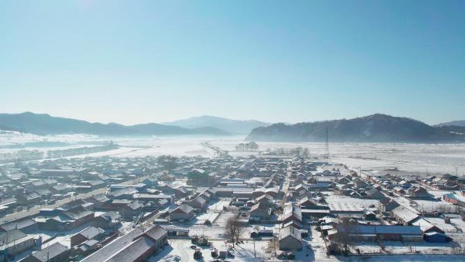 4k航拍雪后的山林