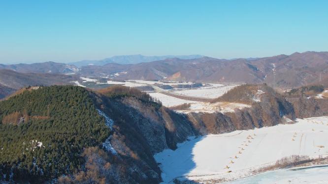 4k航拍雪后的山林