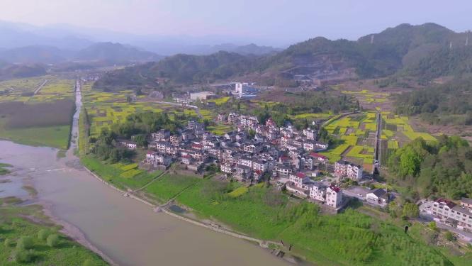 4k航拍浙江杭州千岛湖沿岸的村庄道路