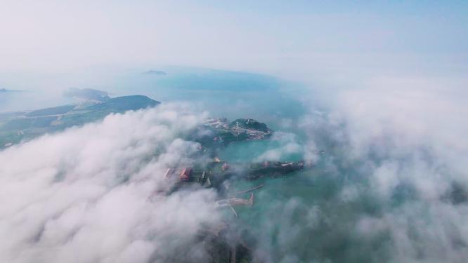 4k航拍山东威海成山头平流雾