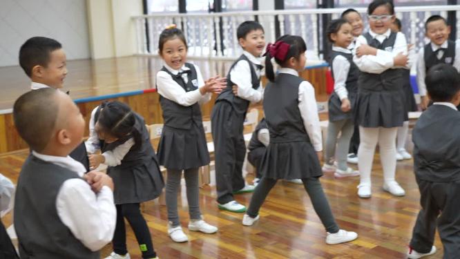 幼儿园装修环境日常师生互动
