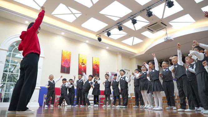 幼儿园装修环境日常师生互动