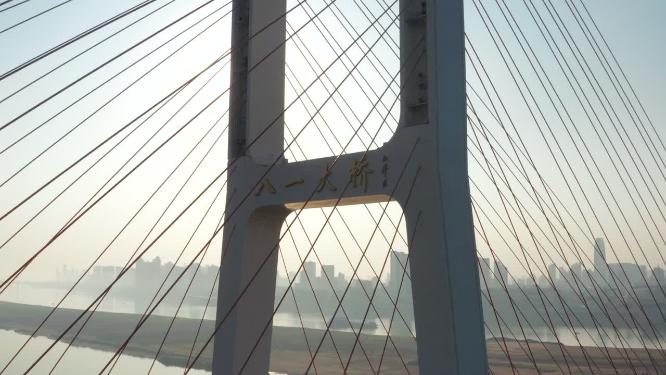 南昌八一大桥清晨逆光特写