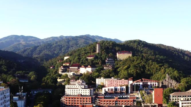 黄昏唯美山间村庄光影航拍