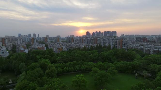 城市绿色生态日落航拍