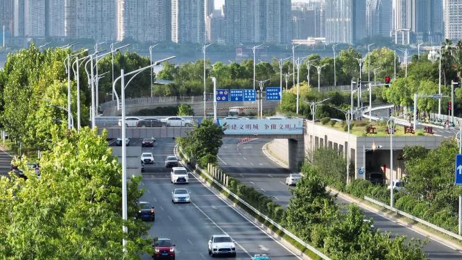 长焦航拍城市快速路车流