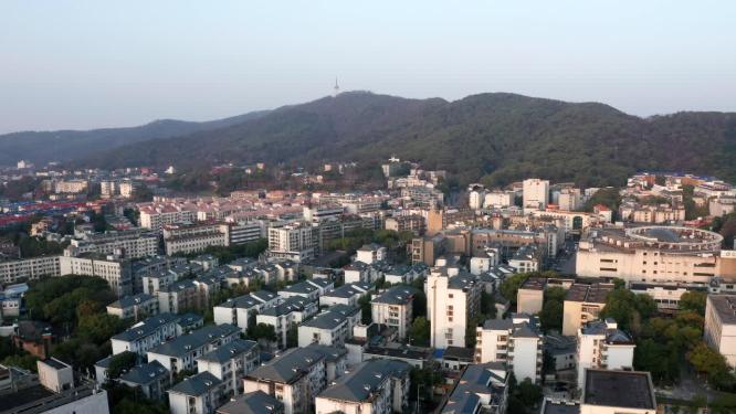 长沙岳麓山下的城市建筑