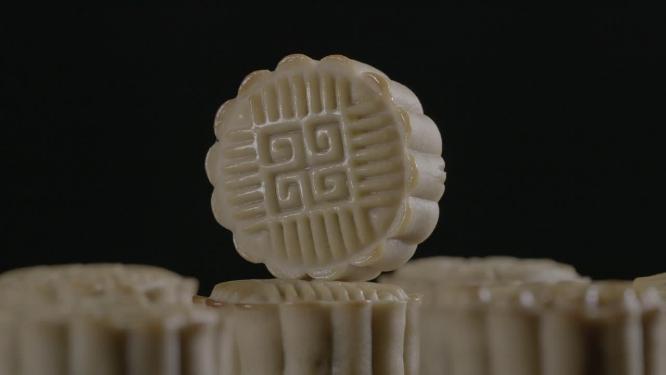 月饼 中秋圆月和月饼创意拍摄