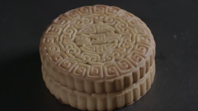 月饼 中秋圆月和月饼创意拍摄