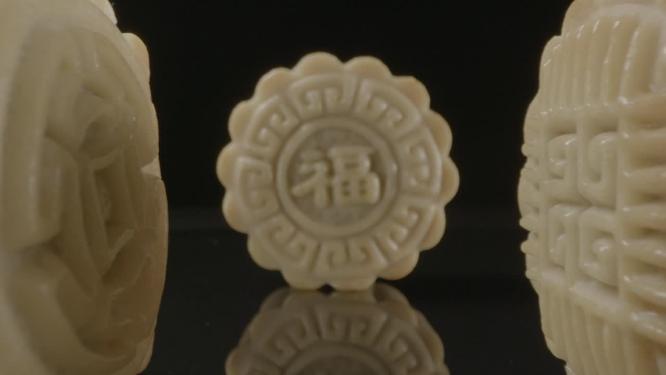 月饼 中秋圆月和月饼创意拍摄