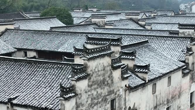 航拍江南徽派古建筑的冬天 雪后马头墙屋檐屋面