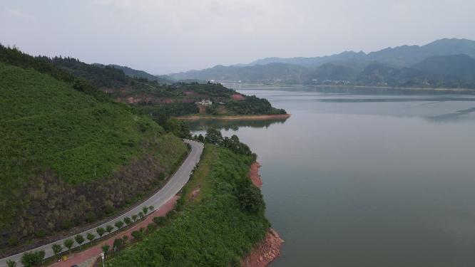 航拍沿江公路交通