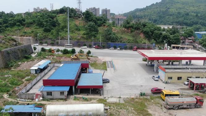 航拍城市加油站中国石化
