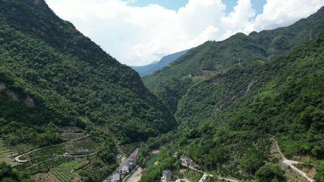 航拍大山峡谷森林自然风光