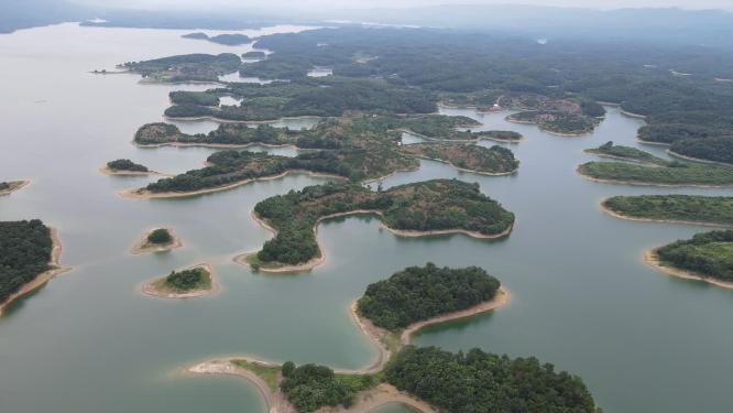 航拍湖泊岛屿群岛