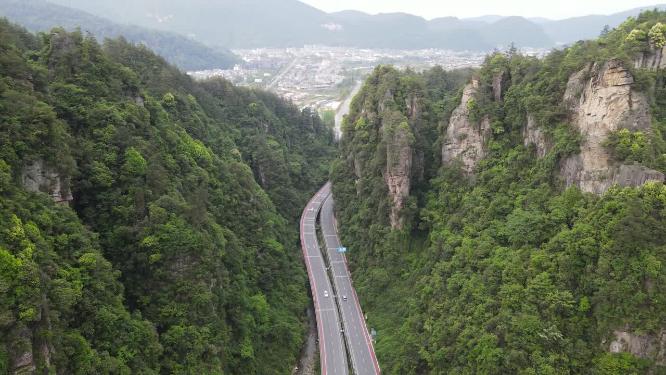 航拍湖南张家界百丈峡唯美公路 