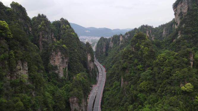航拍湖南张家界百丈峡唯美公路 