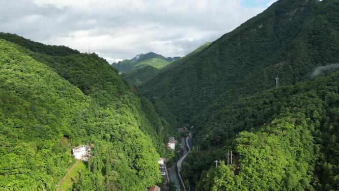 航拍湖北神农架红坪镇