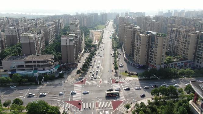 航拍城市十字路口交通