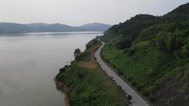 航拍沿江公路交通