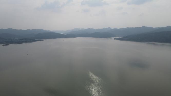 航拍蓝天白云青山绿水湖泊