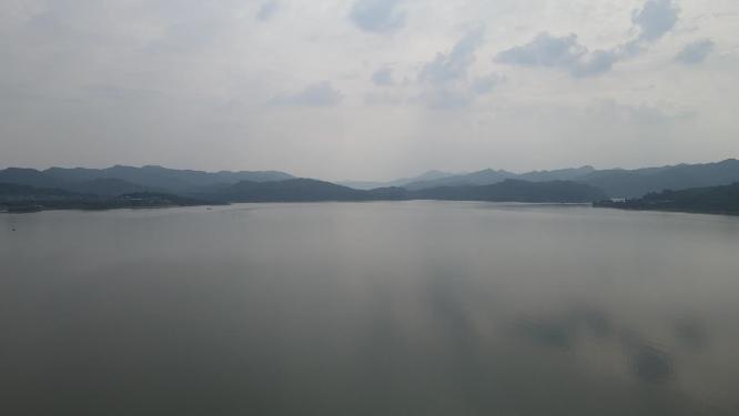 航拍蓝天白云青山绿水湖泊
