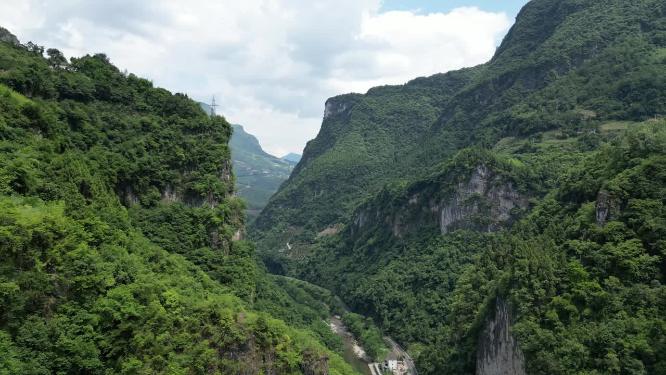 航拍大山峡谷森林自然风光