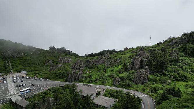 航拍湖北神农架神农顶景区盘山公路