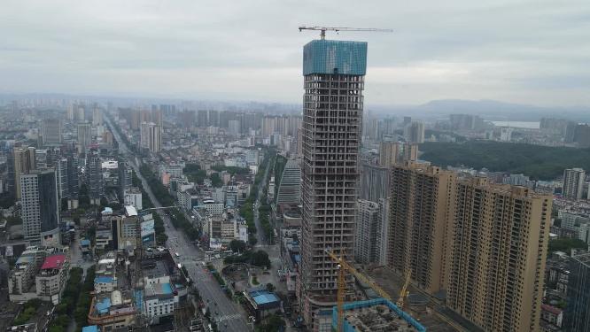 航拍湖南岳阳第一高楼烂尾楼