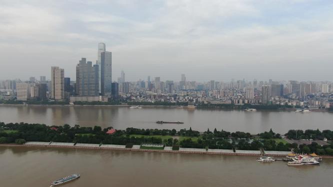 航拍湖南长沙湘江橘子洲风光