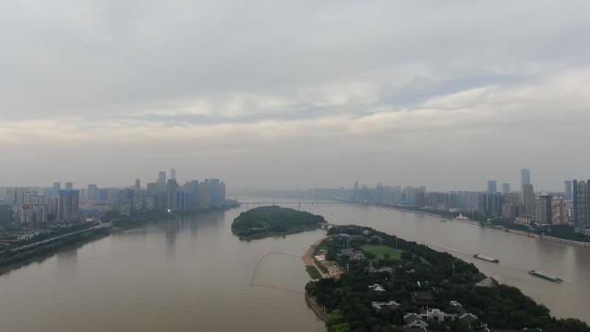 航拍湖南长沙湘江橘子洲风光