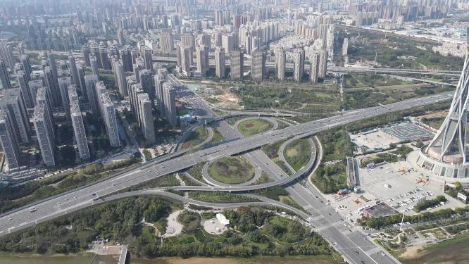 航拍河南郑州航海东路立交桥交通