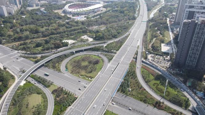 航拍河南郑州航海东路立交桥交通