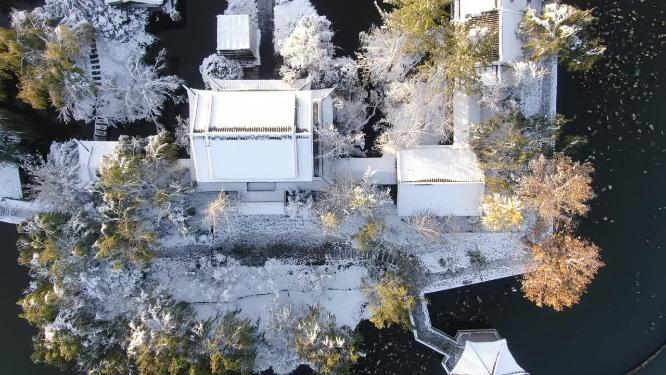 航拍山东济南大明湖景区冬季雪景