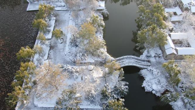 航拍山东济南大明湖景区冬季雪景