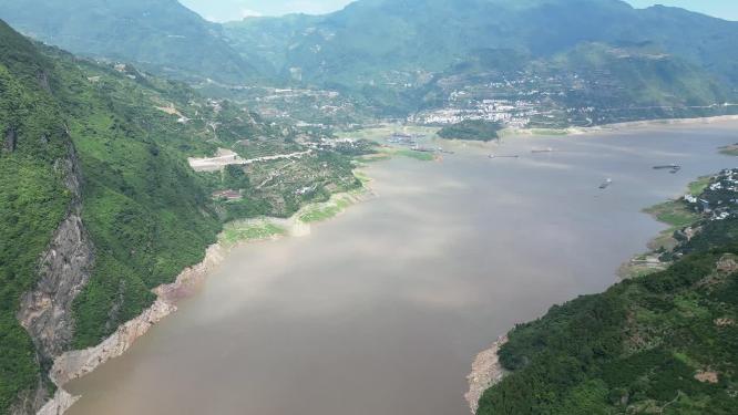 航拍湖北宜昌长江三峡悬崖峭壁