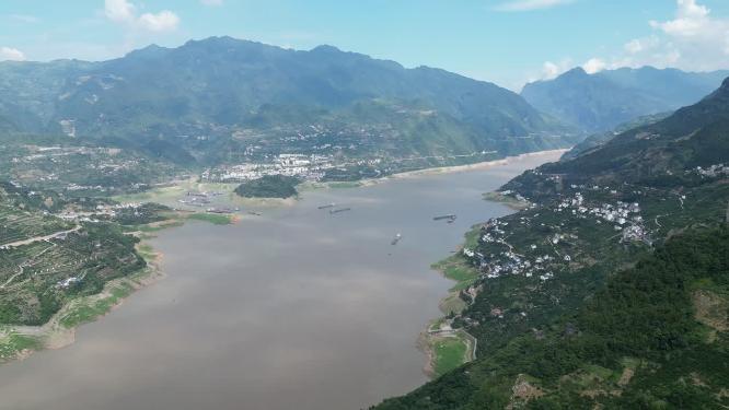 航拍湖北宜昌长江三峡悬崖峭壁