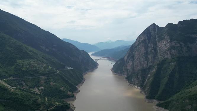 航拍湖北宜昌长江三峡悬崖峭壁