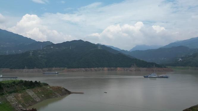 航拍湖北宜昌高山长江风光