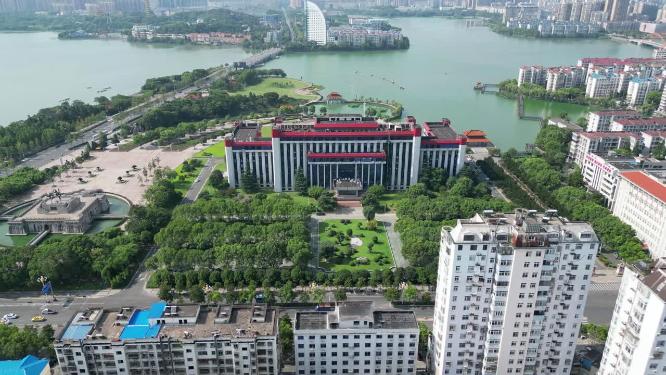 航拍湖北鄂州市人民政府办公大楼