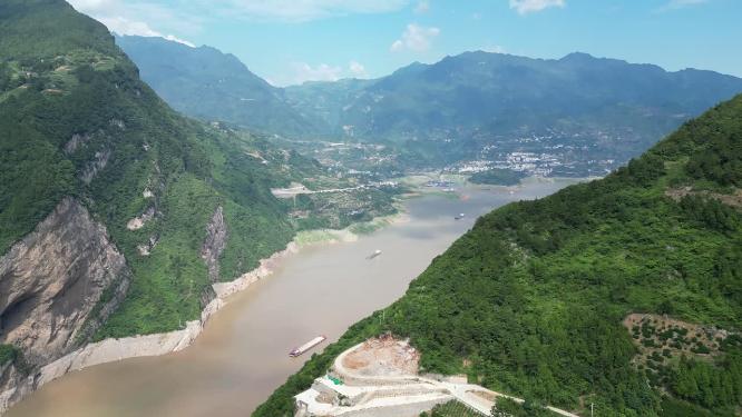 航拍雄伟大山悬崖峭壁自然风光