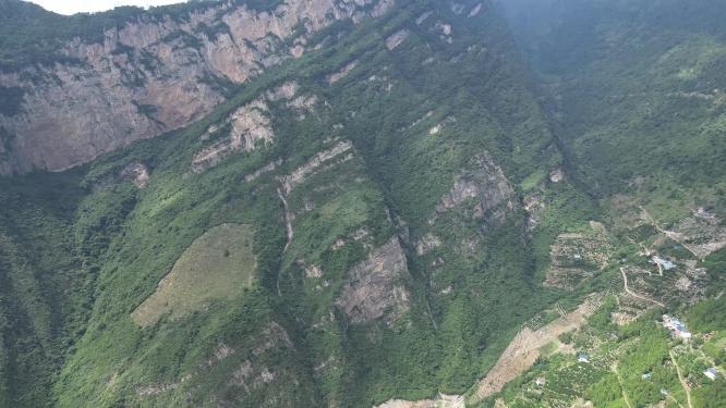 航拍雄伟大山悬崖峭壁自然风光