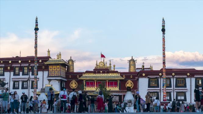 晴天大昭寺门口