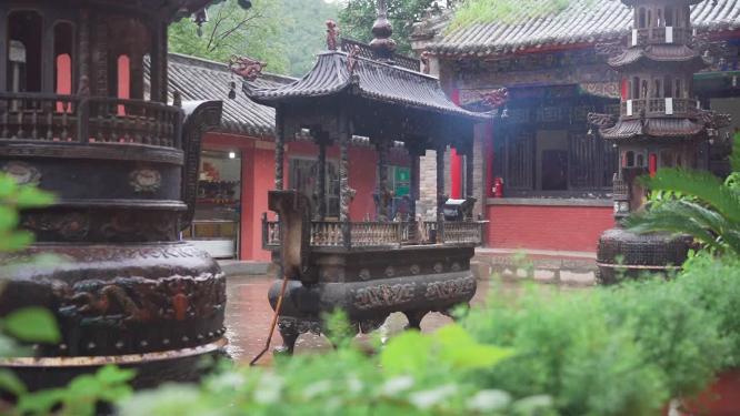 雨天传统建筑屋檐