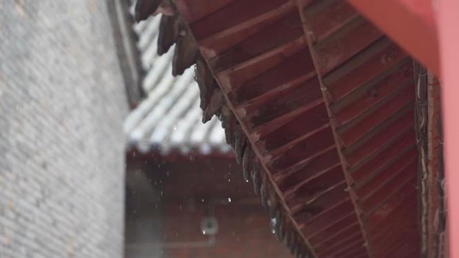 雨天传统建筑屋檐